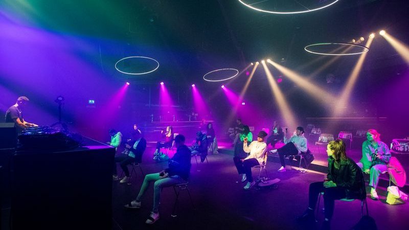 social-distancing-club
